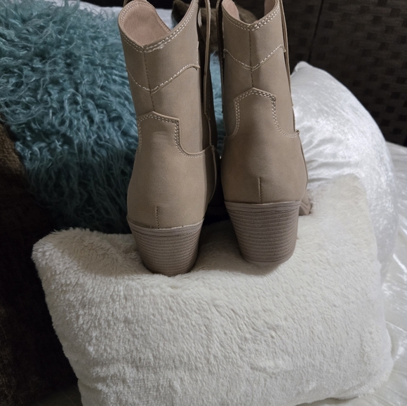 Tan  Womens Ankle Boots By Sonoma Size 7 1/2 NWOT! NEVER WORN - Picture 4 of 8